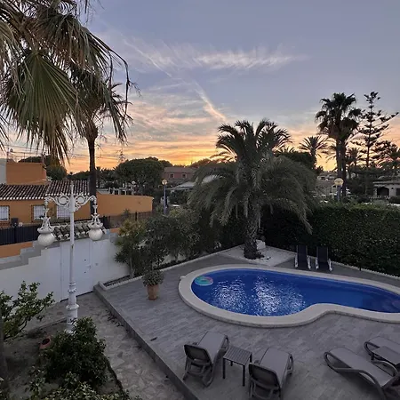 Sonnige Mit Privatem Pool & Dachterrasse Villa *
